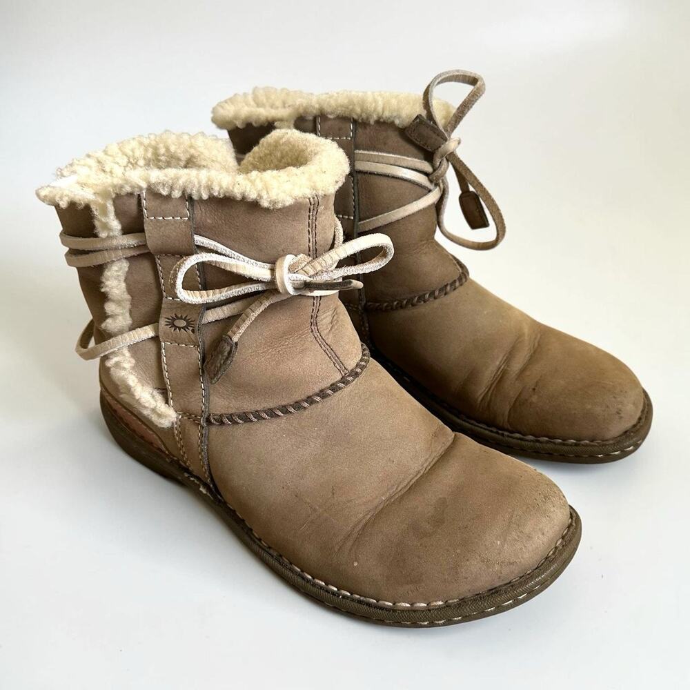 UGG Australia Sheepskin Lined Ankle Boots Beige Leather Lace Up Women’s 7.5